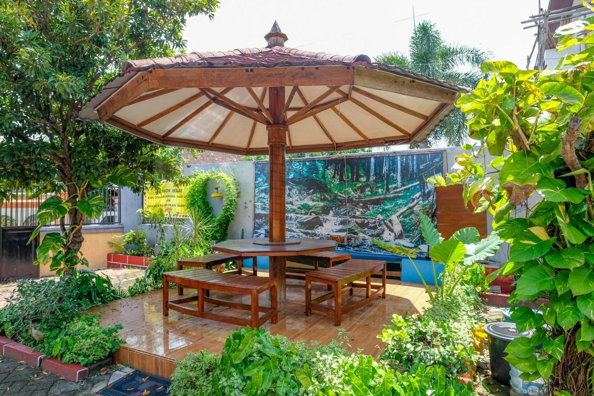 Oyo 2835 Sakinah Family Hotel 2*